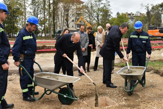 Mila Đurić, Igor Mirović, škola