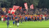 Stampedo dece na stadionu u Pančevu: Mališani se sjurili na teren, igrači Zvezde jedva otišli do svlačionice