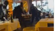 Pogledajte najnoviji snimak hapšenja braće Hofman: Specijalci ih bacili na pod, stolice letele po restoranu