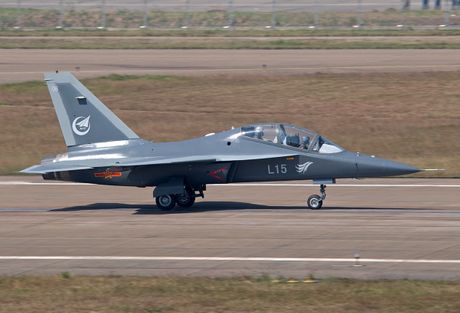Hongdu L-15 Hongdu L-15