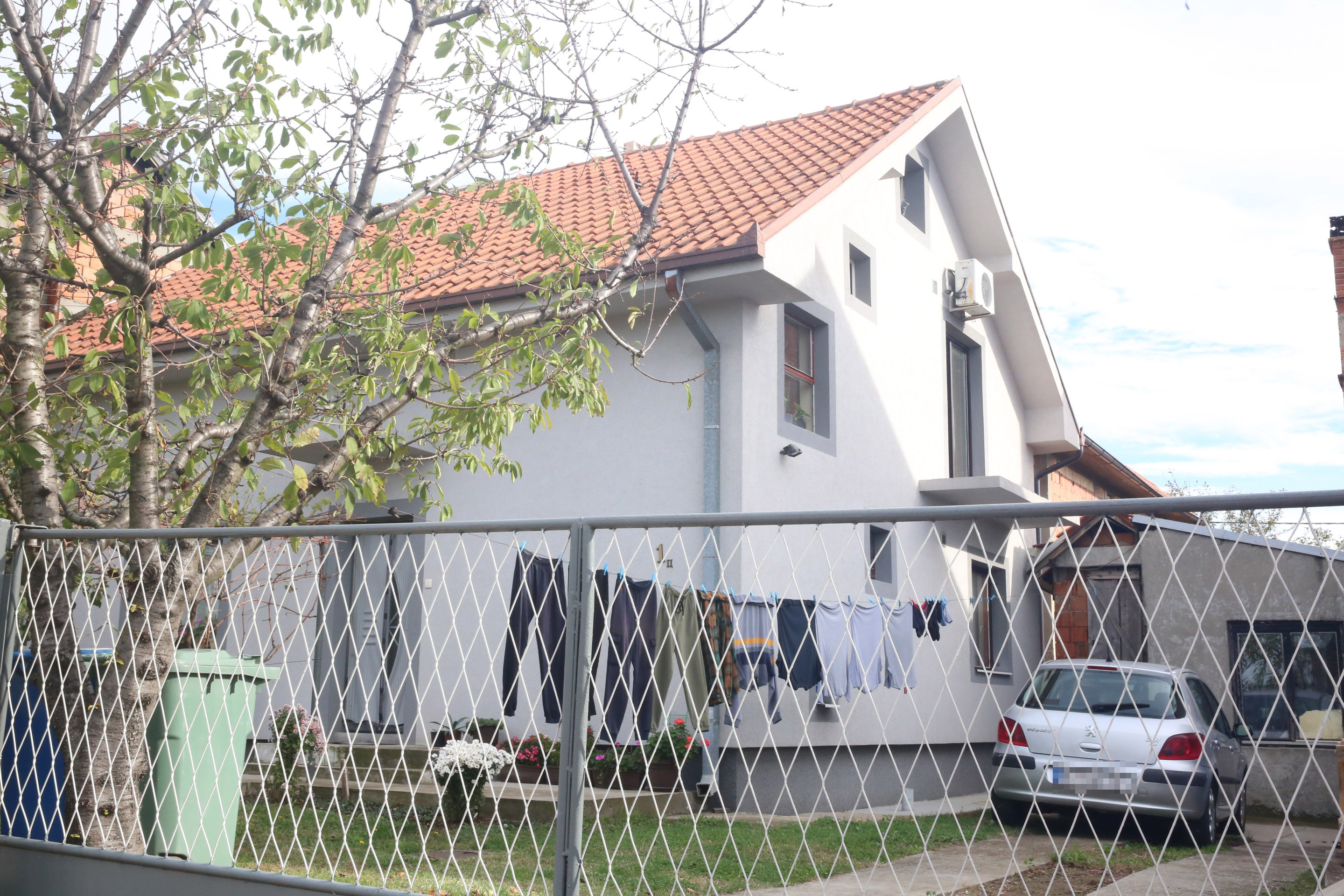 U kuću uložila ogromne pare, a od rijalitija zaradila 500.000 vera: Brat održava sve, oca odveli u dom