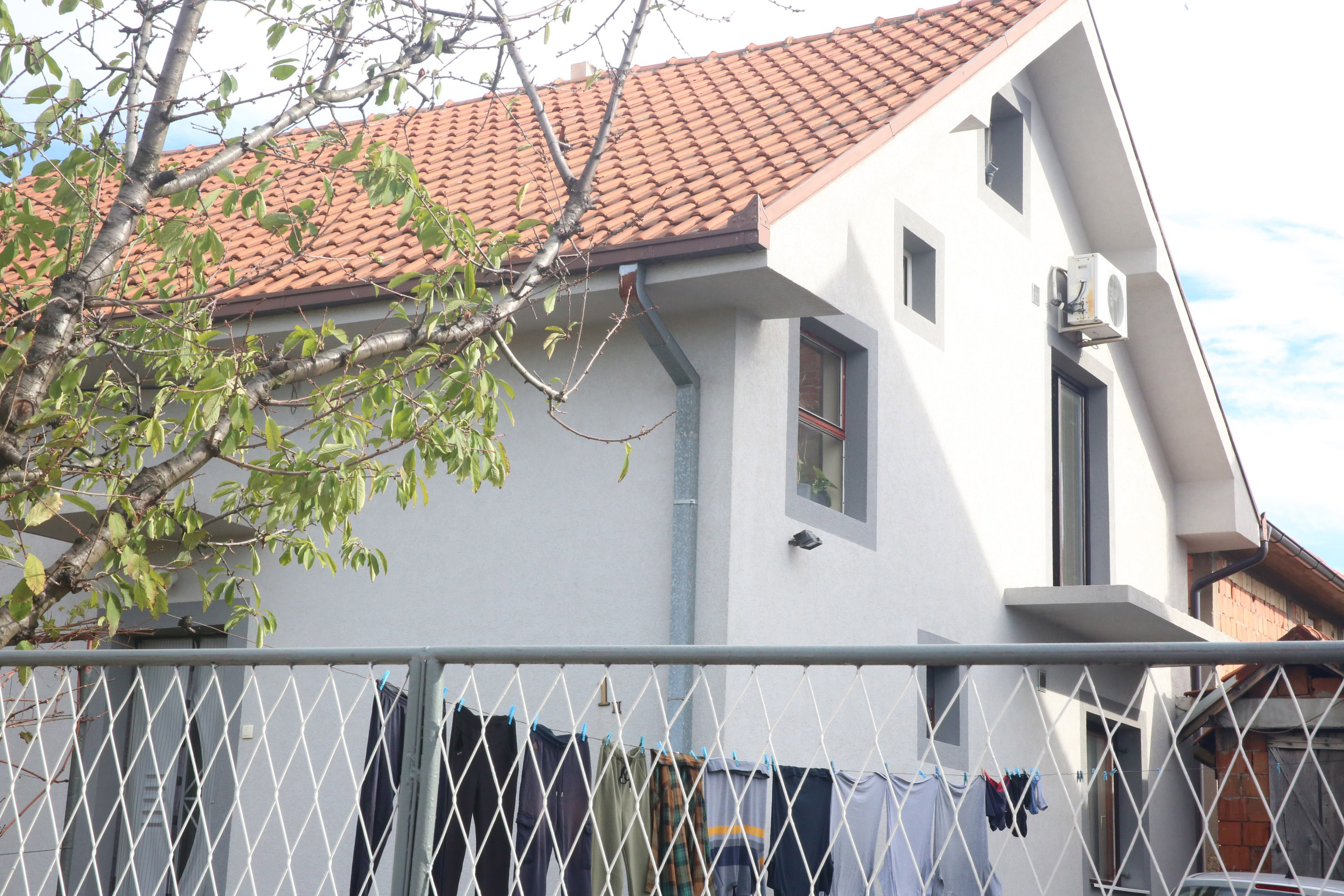 U kuću uložila ogromne pare, a od rijalitija zaradila 500.000 vera: Brat održava sve, oca odveli u dom