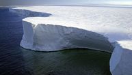 Zemlja je ravna i okružuje je ogroman ledeni zid? Besmislene tvrdnje! Snimci sa interneta su manipulacija