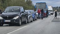Haos kod Temerina, zarobljen autobus pun putnika: Lančani sudar šest vozila, sve stoji