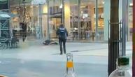 Drama u Nemačkoj: Policija upucala muškarca, prolaznici sve snimali