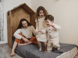 dete, roditelj, porodica, majka, krevet