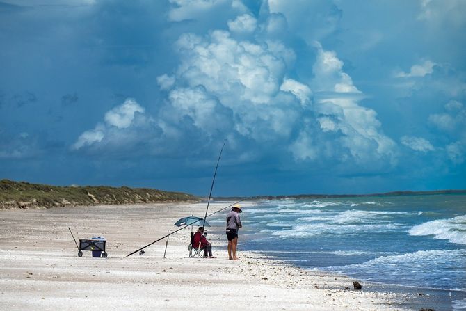 Plaža, more, pecaroši Plaža, more, pecaroši