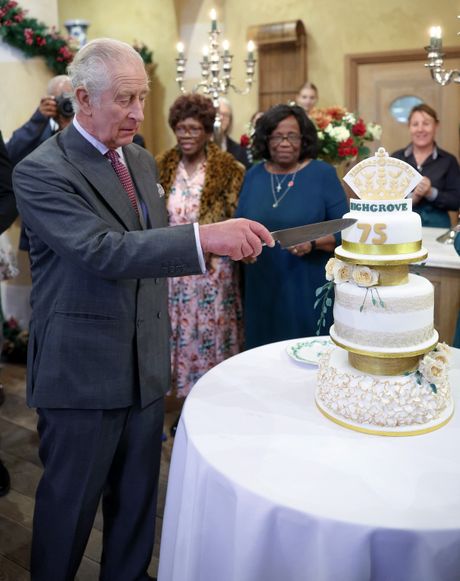 Kralj Čarls rođendan 75 torta čajanka