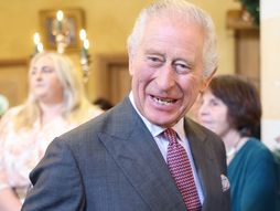 Kralj Čarls rođendan 75 torta čajanka