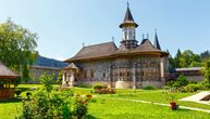 Ne morate ući u ove manastire u Rumuniji da biste se divili lepoti njihovih živopisa