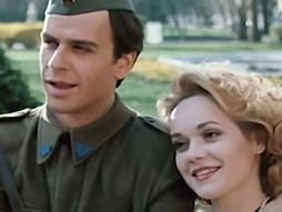 Žarko Laušević Ksenija Pajić Oficir sa ružom