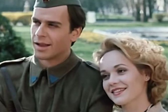 Žarko Laušević Ksenija Pajić Oficir sa ružom Žarko Laušević Ksenija Pajić Oficir sa ružom