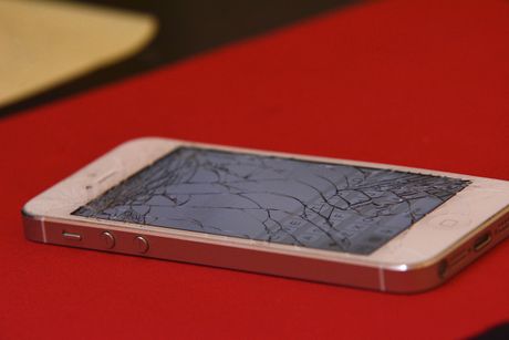 iPhone, Ajfon, slomljen ekran