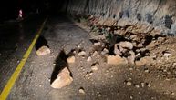 Pala stena kod tunela Sozina: Došlo do obustave saobraćaja, ekipe su na terenu