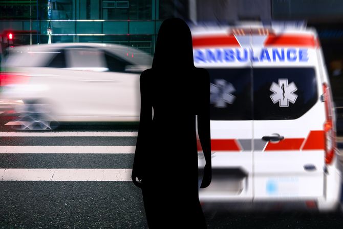 Pešački prelaz auto hitna pomoć devojka Pešački prelaz auto hitna pomoć devojka
