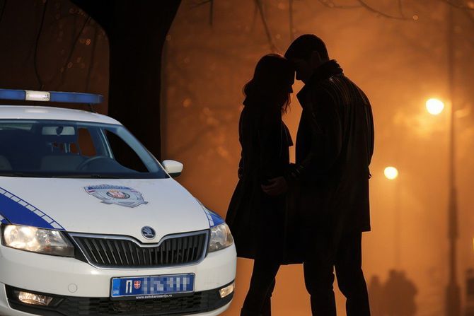 Policija devojka mladić tinejdžeri par Policija devojka mladić tinejdžeri par