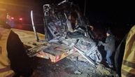 Ceo izgoreo, nije ostalo ništa: Uznemirujuća fotografija automobila u kojem je nastradao vozač kod Bečeja
