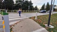 Prvi "inteligentni" pešački prelaz radi u Šapcu: Senzori zaustavljaju vozače, a pešaci svetle pod laserima