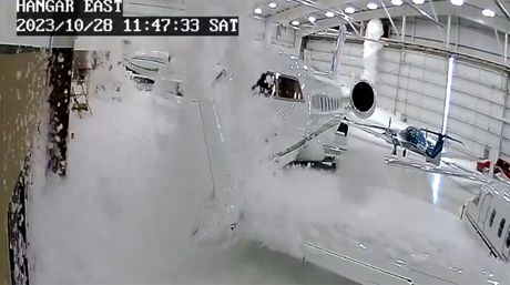 pena u hangaru aerodrom Teksas McKinney National Airport foam