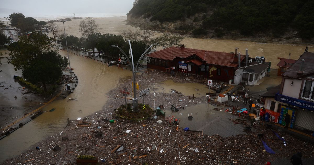 Klizište odnelo kuću, ima stradalih: Jako nevreme zahvatilo Tursku, srušilo i most