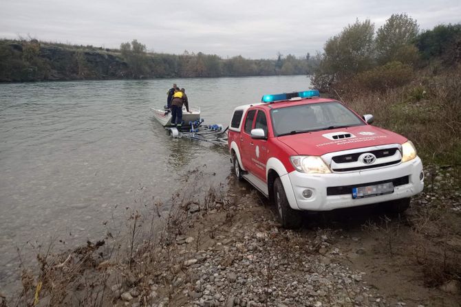 Automobil sletio u reku Morača, Donja Gorica