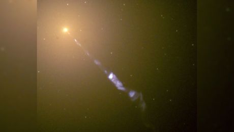 galaksija M87, mlaz energije