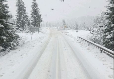 Zavejani putevi u Zapadnoj Srbiji, sneg