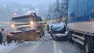 Izleteo iz krivine, pa se zakucao u kašiku čistača zimske službe: Detalji saobraćajke kod Nove Varoši