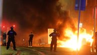 Haos u Dablinu zbog napada u kom je povređeno petoro ljudi, među kojima troje dece: Sukobi s policijom