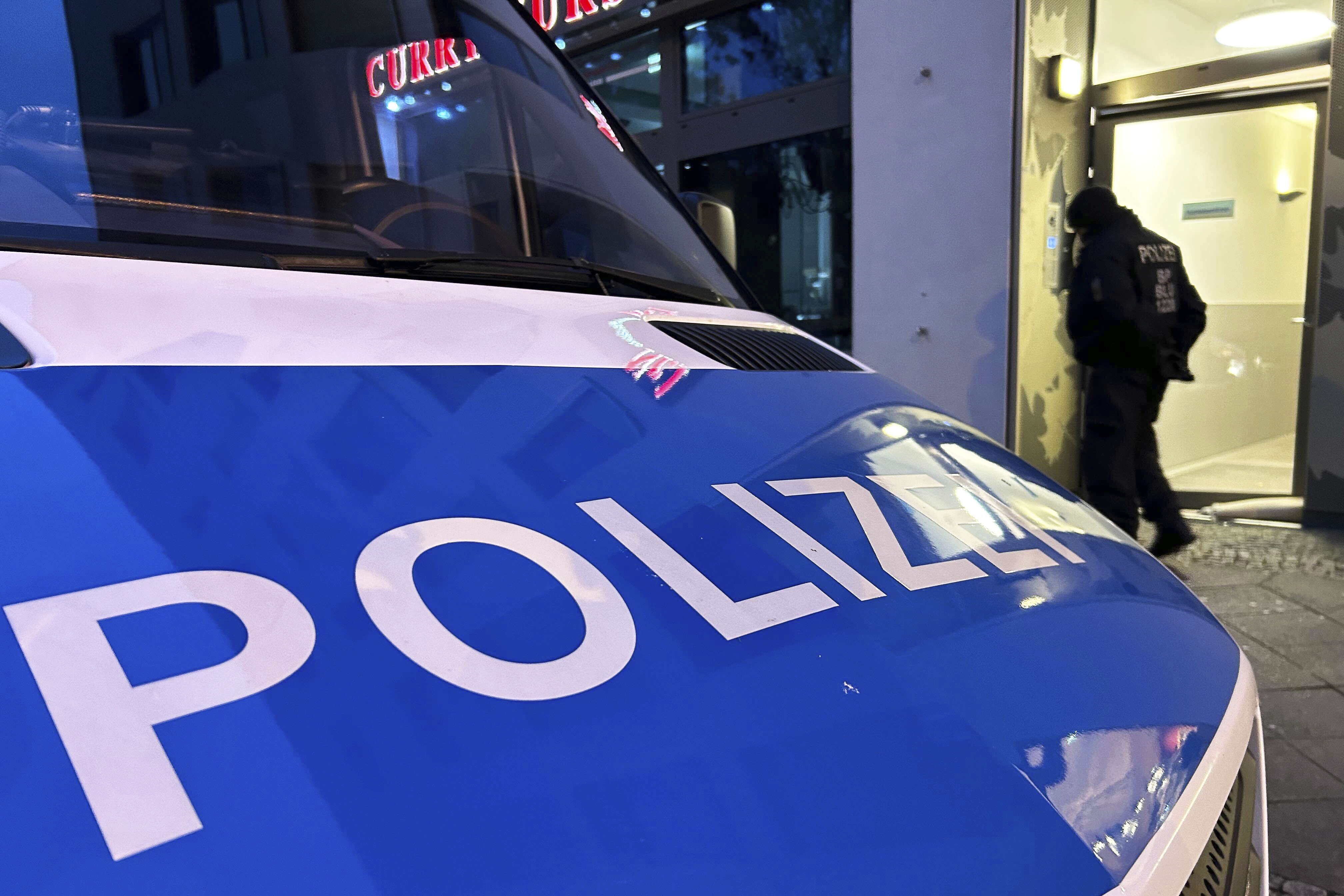 Krenuo za Dansku, a carinicima je bio sumnjiv: Ono što pronašli u prtljažniku ih je ZAPREPASTILO