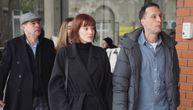 Milena Radulović sa dečkom stigla na suđenje Miki Aleksiću: Glumica skroz promenila frizuru