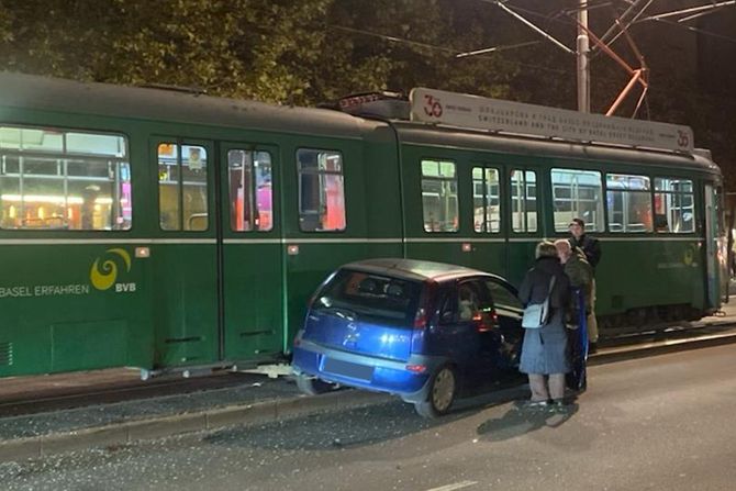 Saobraćaj udes nesreća automobil tramvaj