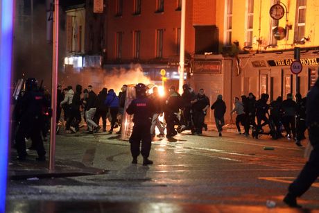 Dablin ubadanje, nasilne demonstracije u Dablinu Irska