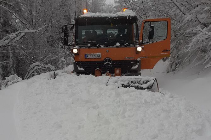 Crna Trava Leskovac sneg  smetovi