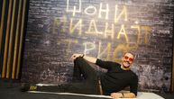 Nikola Đuričko promovisao prvi album svog benda: Kao rok zvezda na ćirilici ispisao ime grupe na zidu