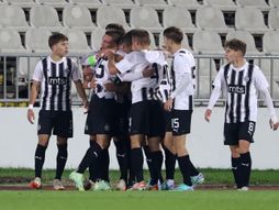 Meč Radnički Niš - Partizan na Čairu igra se po izuzetno lošem terenu:  Oranica u Nišu dočekala crno-bele - Sportal