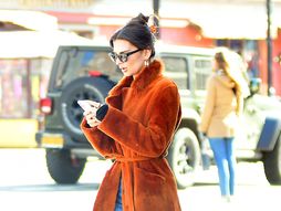 Kaput,  Emily Ratajkowski