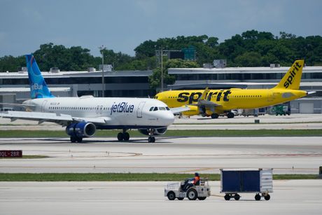 Avion Džet Blu Ervejz Erbas JetBlue Airways Airbus A320 Spirit Erlajnz Airlines Erbas Airbus A320 Fort Loderdejl Lauderdale