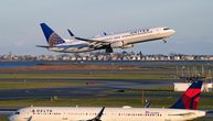 Putničkom avionu otpao točak tokom poletanja: Jeziv snimak iz San Franciska