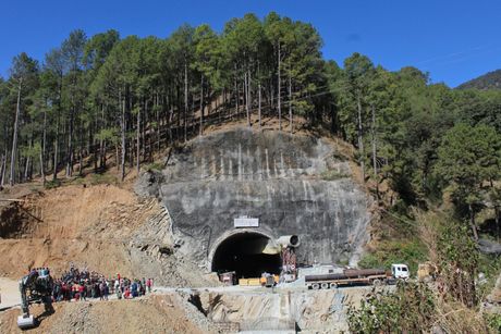 Tunel, Indija, zatrpani rudari