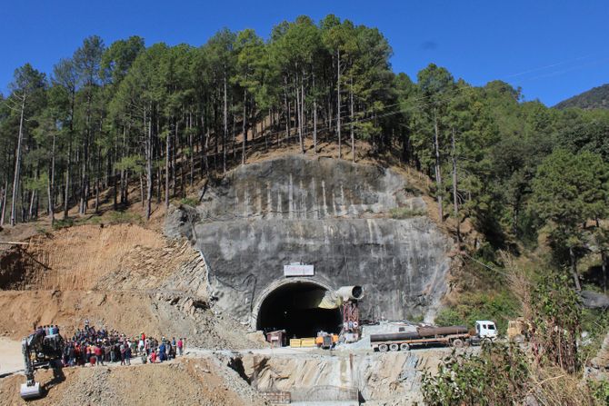 Tunel, Indija, zatrpani rudari