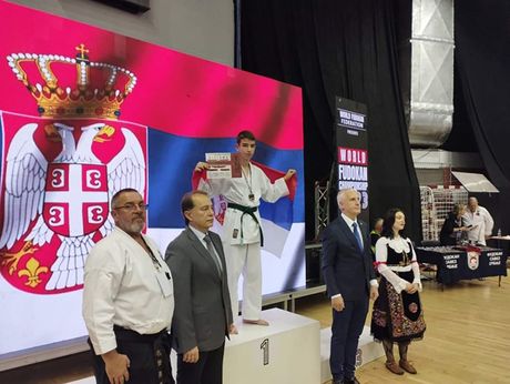 Viktor Uskoković, zlatna medalja na Svetskom prvenstvu u karateu