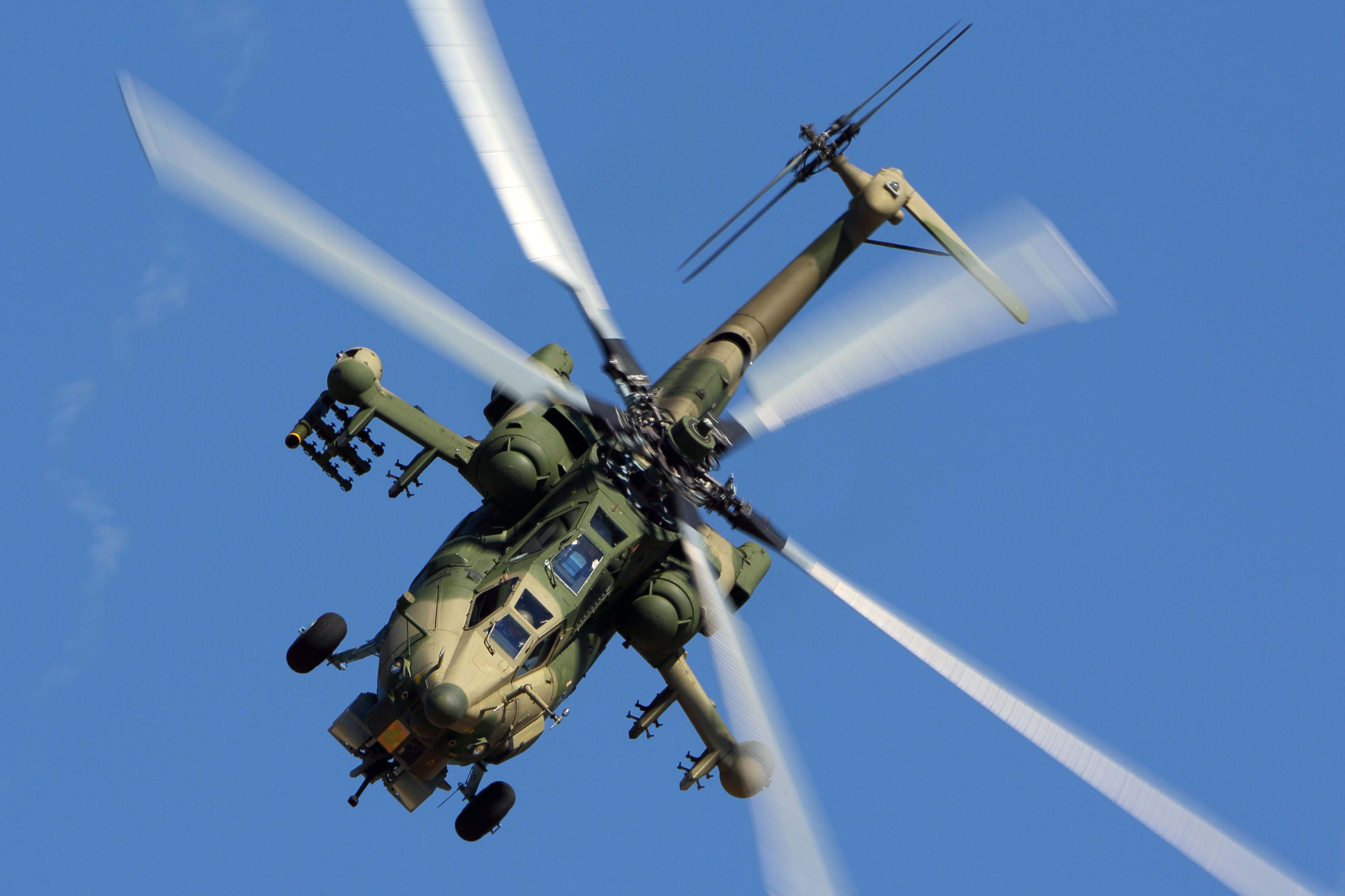 Ukrajinci dronom oborili ruski helikopter "Mi-28": Snimak vazdušnog duela kod Belgoroda