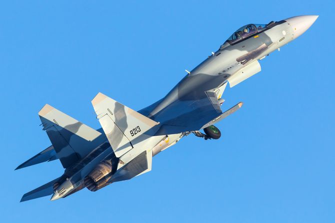 Sukhoi/Suhoj Su-35