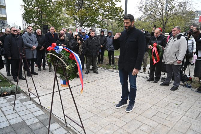 Aleksandar Šapić spomenik