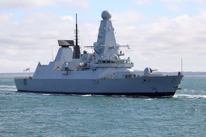 Britanski razarač HMS Diamond (Dijamant)