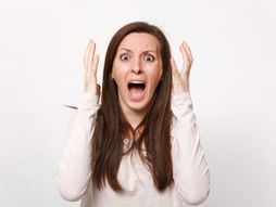 Zaprepašćena žena