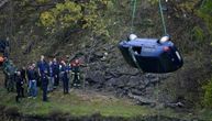Prve slike automobila koji je izvučen iz Morače: Pronađena tela oca i sina (6), sumnja se na samoubistvo