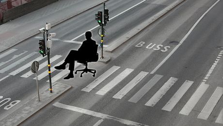 Muškarac, stolica, ulica