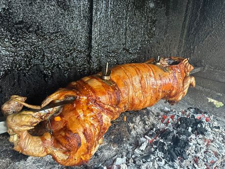 Čačak svinjsko meso pečenje